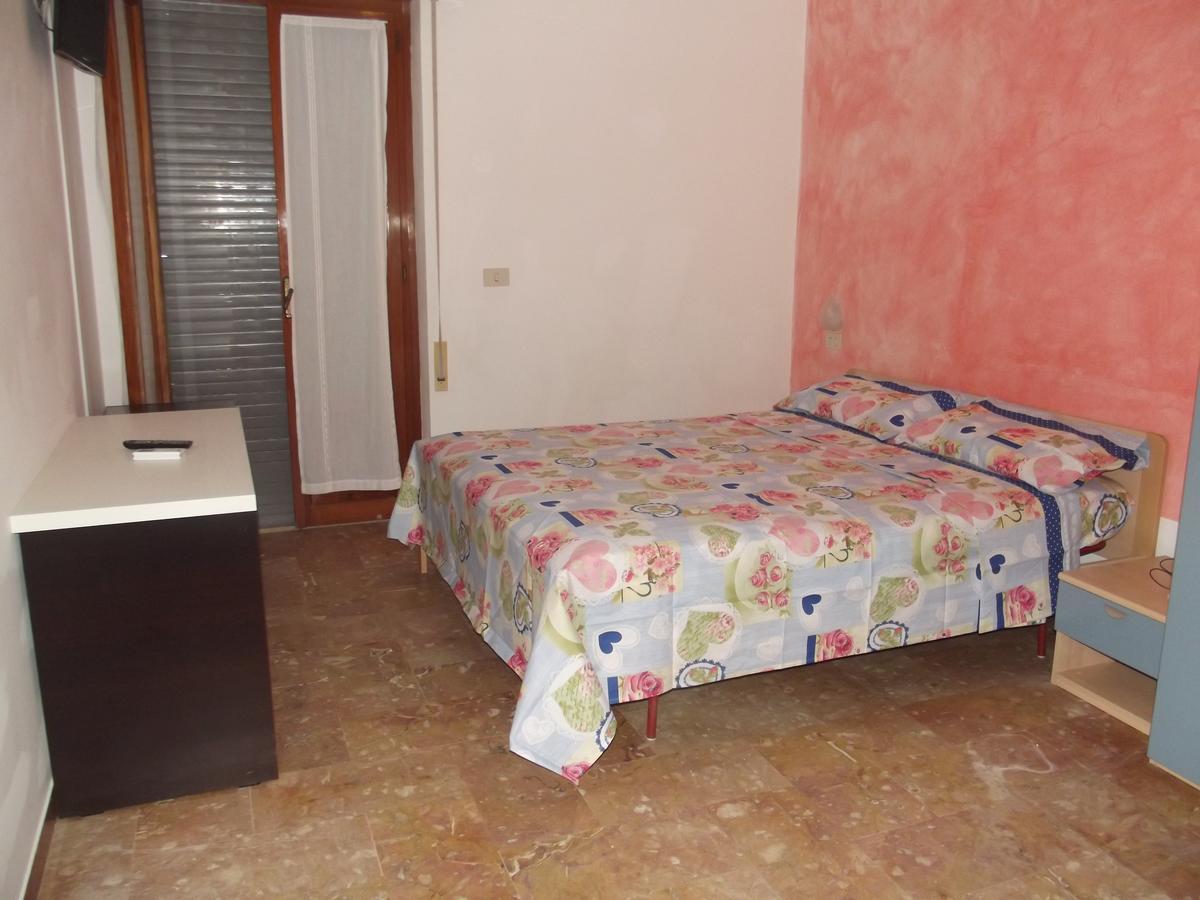 Hotel Sabbia D'Oro Pineto Exterior photo