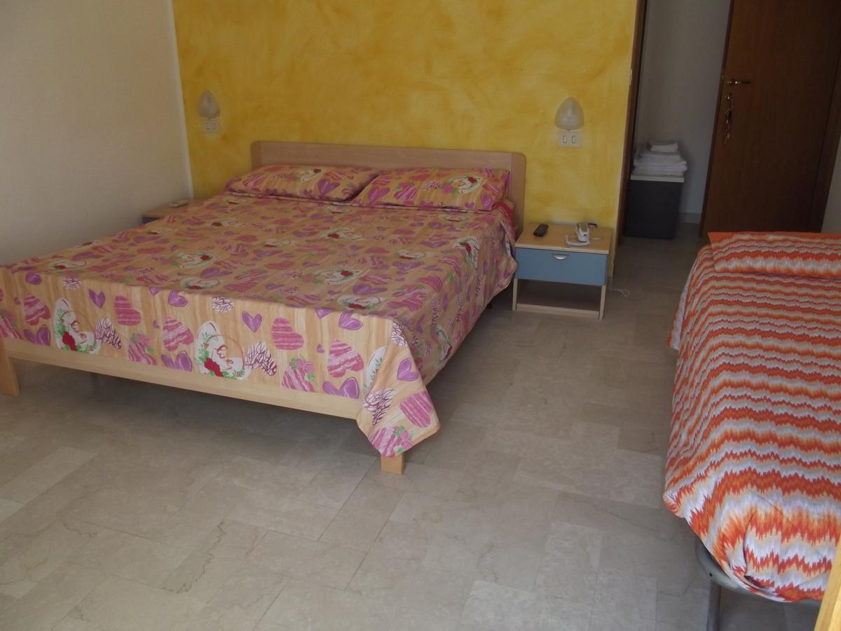 Hotel Sabbia D'Oro Pineto Exterior photo